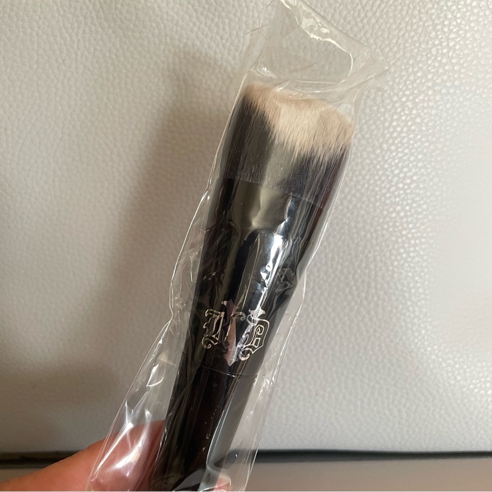 KVD Lock-It Edge Foundation Brush #10